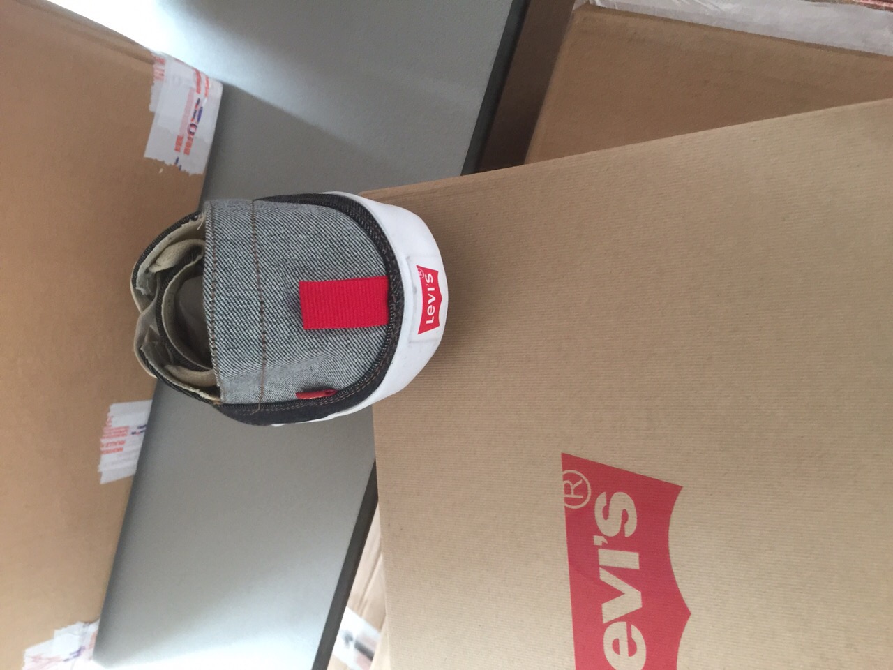 Levi s shoes in wholesale Fashion STOCK wholesale stock